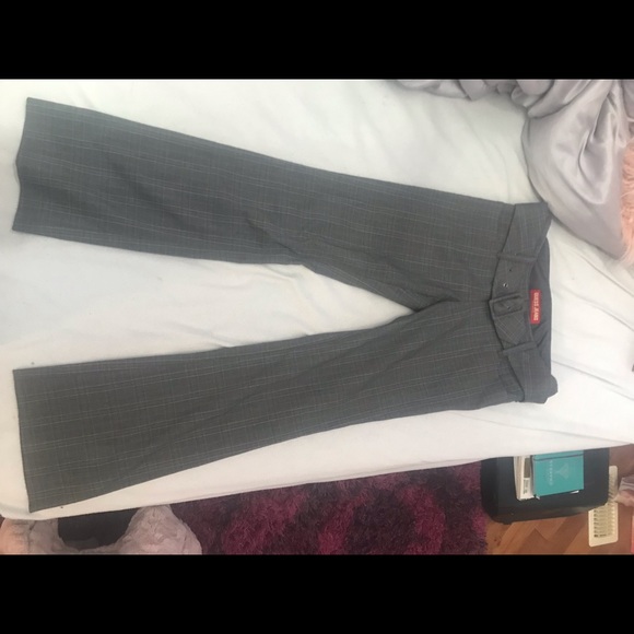 Guess plaid bell bottom low rise trousers with belt. - Picture 3 of 3